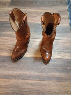 Serra  Double H. Men's Tan Leather Cowboy Boots Size. 8 1/2 Oil Chemical Resist